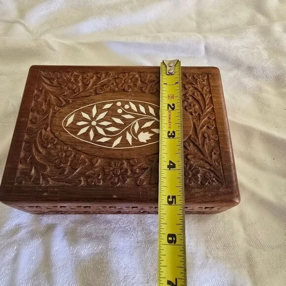Vintage Handcrafted Wooden Jewelry Box With Intricate Floral Design - Picture 5 of 12
